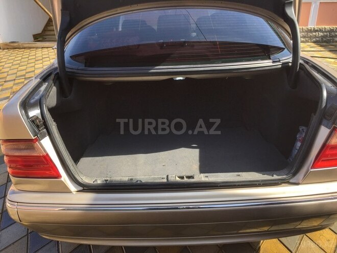 Mercedes E 240 2000, 230,000 km - 2.6 l - Qazax