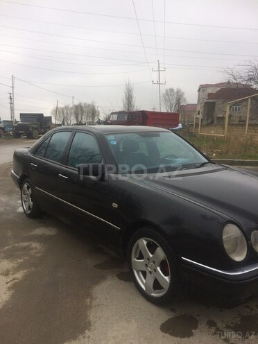 Mercedes E 280 1999, 301,000 km - 2.8 l - Bakı