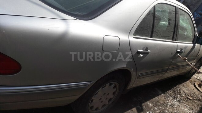 Mercedes E 240 1998, 246,731 km - 2.4 l - Bakı