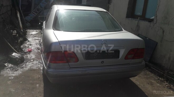 Mercedes E 240 1998, 246,731 km - 2.4 l - Bakı