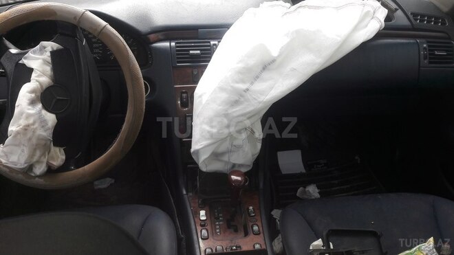Mercedes E 240 1998, 246,731 km - 2.4 l - Bakı