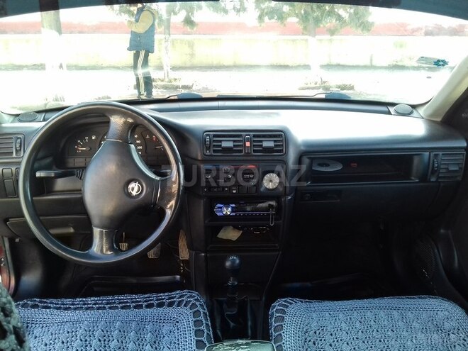 Opel Vectra 1991, 345,600 km - 1.6 l - Quba