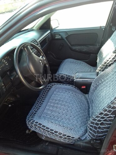 Opel Vectra 1991, 345,600 km - 1.6 l - Quba