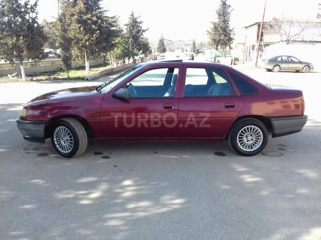 Opel Vectra 1991, 345,600 km - 1.6 l - Quba