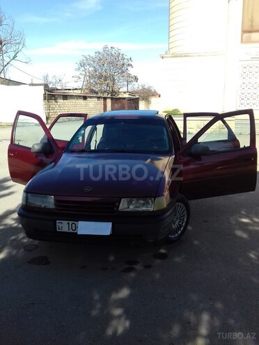 Opel Vectra 1991, 345,600 km - 1.6 l - Quba