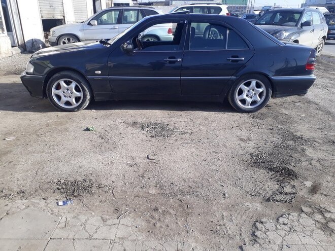 Mercedes C 240 2000, 300,000 km - 2.4 л - Sumqayıt