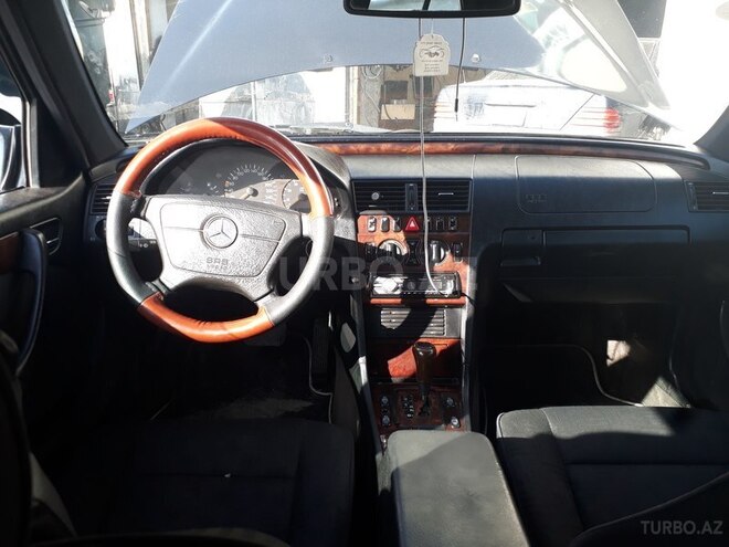Mercedes C 240 2000, 300,000 km - 2.4 л - Sumqayıt