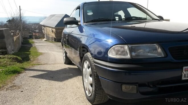 Opel Astra 1996, 250,000 km - 1.6 l - Şəki