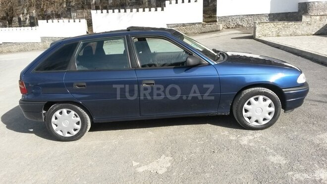 Opel Astra 1996, 250,000 km - 1.6 l - Şəki