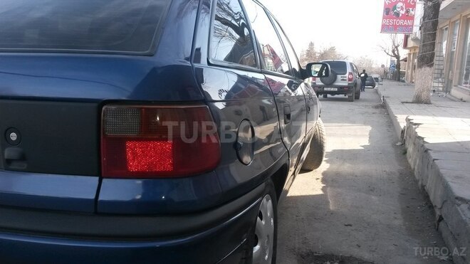 Opel Astra 1996, 250,000 km - 1.6 l - Şəki