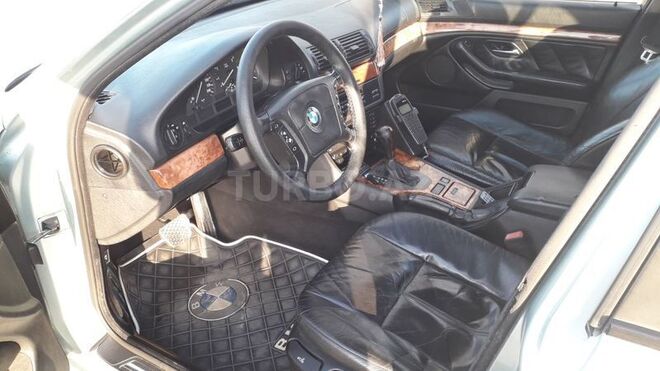 BMW 528 1997, 300,000 km - 2.8 l - Bakı