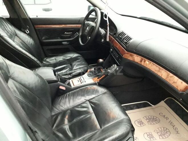 BMW 528 1997, 300,000 km - 2.8 l - Bakı