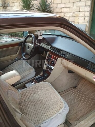 Mercedes E 200 1992, 320,000 km - 2.0 л - Sumqayıt
