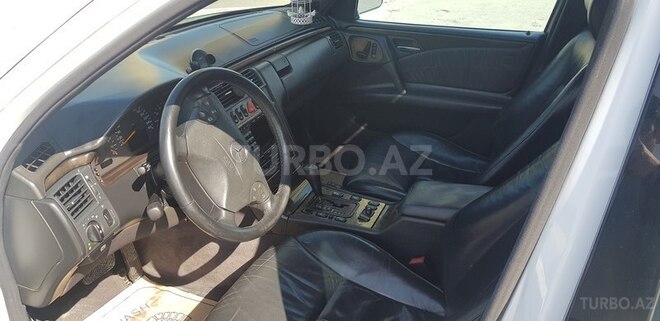 Mercedes E 320 1997, 250,000 km - 3.2 l - Bərdə