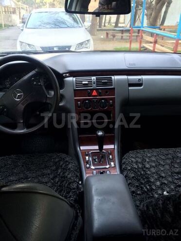 Mercedes E 220 2001, 26,000 km - 0.1 л - Bakı