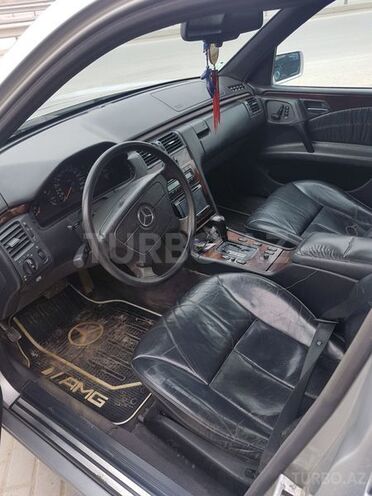 Mercedes E 320 1996, 300,000 km - 2.3 l - Bakı
