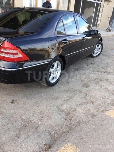 Mercedes C 200 2000, 329,025 km - 2.0 l - Qazax