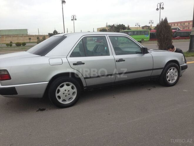 Mercedes E 230 1988, 395,555 km - 2.3 l - Bakı