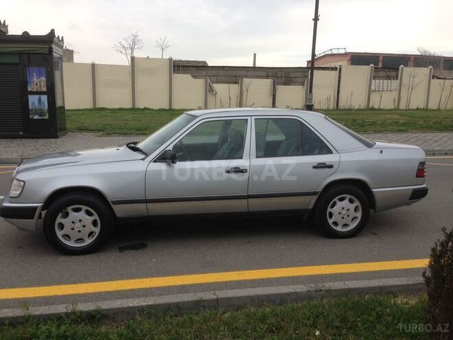 Mercedes E 230 1988, 395,555 km - 2.3 l - Bakı