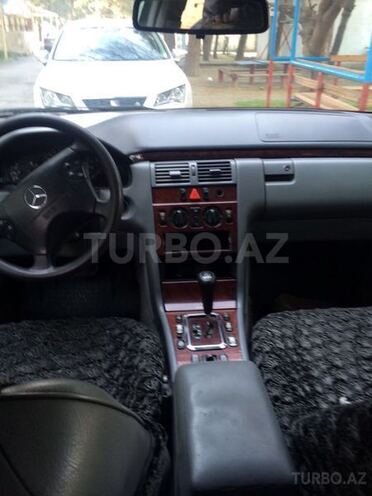 Mercedes E 220 2001, 332,000 km - 0.2 л - Bakı