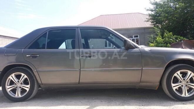 Mercedes E 230 1992, 356,000 km - 2.3 l - Sumqayıt