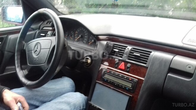 Mercedes E 230 1996, 350,000 km - 2.3 l - Zaqatala