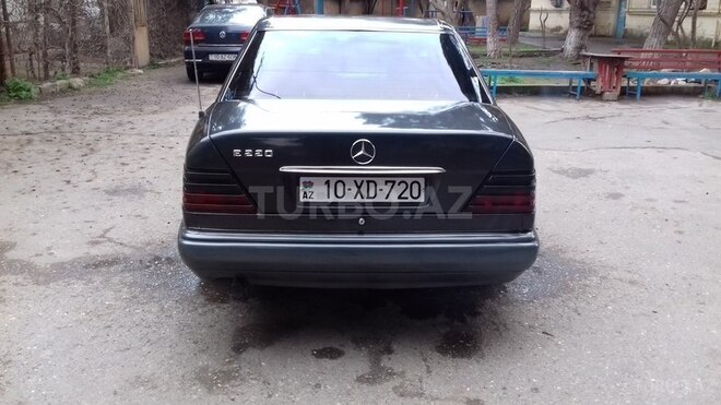 Mercedes E 220 1994, 175,350 km - 2.2 л - Bakı