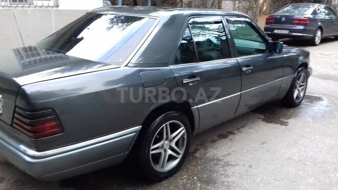 Mercedes E 220 1994, 175,350 km - 2.2 л - Bakı