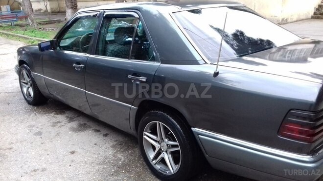 Mercedes E 220 1994, 175,350 km - 2.2 л - Bakı