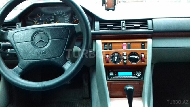 Mercedes E 220 1994, 175,350 km - 2.2 л - Bakı