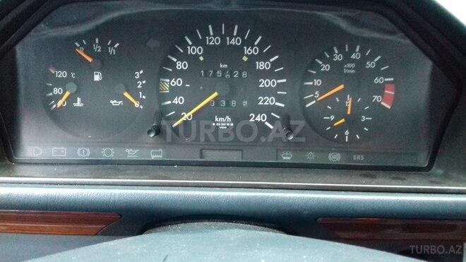 Mercedes E 220 1994, 175,350 km - 2.2 л - Bakı