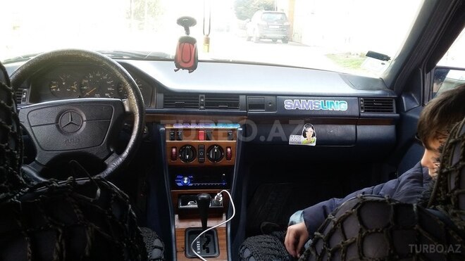 Mercedes E 200 1993, 325,460 km - 2.0 l - Bakı