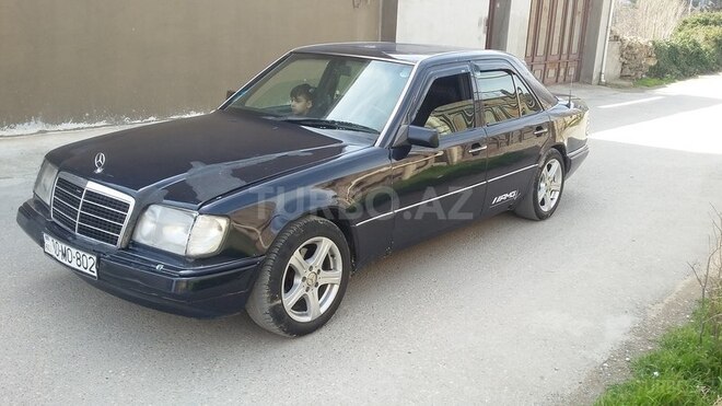 Mercedes E 200 1993, 325,460 km - 2.0 l - Bakı