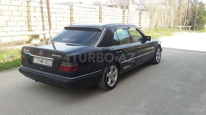 Mercedes E 200 1993, 325,460 km - 2.0 l - Bakı