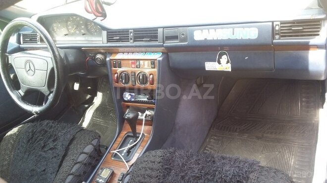 Mercedes E 200 1993, 325,460 km - 2.0 l - Bakı