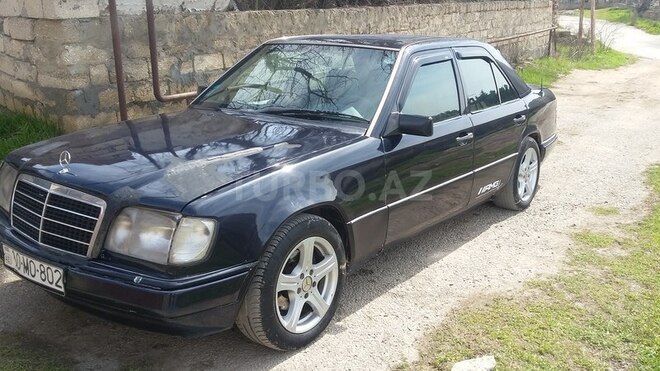 Mercedes E 200 1993, 325,460 km - 2.0 l - Bakı