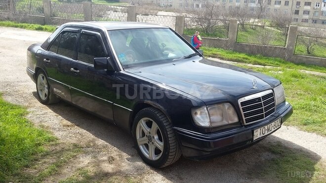 Mercedes E 200 1993, 325,460 km - 2.0 l - Bakı