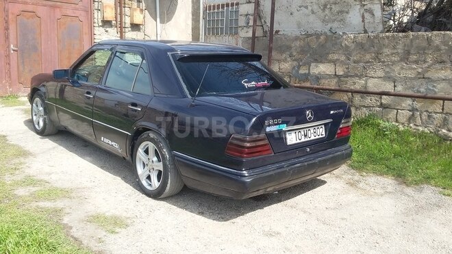 Mercedes E 200 1993, 325,460 km - 2.0 l - Bakı