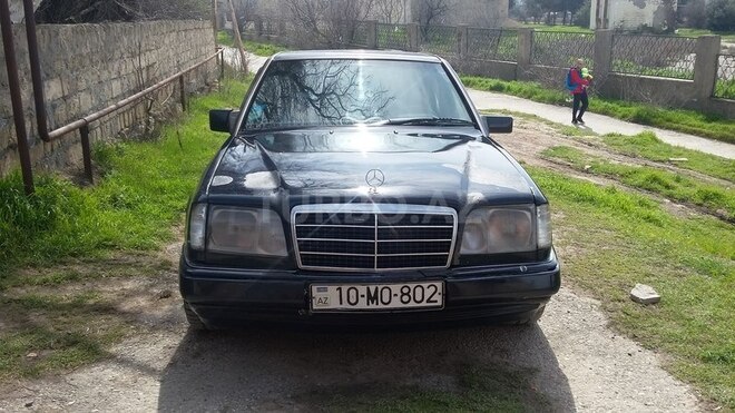 Mercedes E 200 1993, 325,460 km - 2.0 l - Bakı
