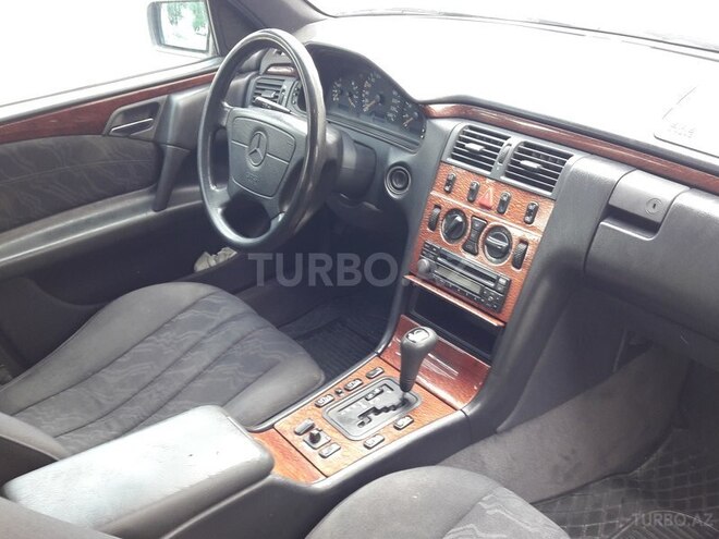 Mercedes E 200 1997, 270,000 km - 2.0 l - Bakı