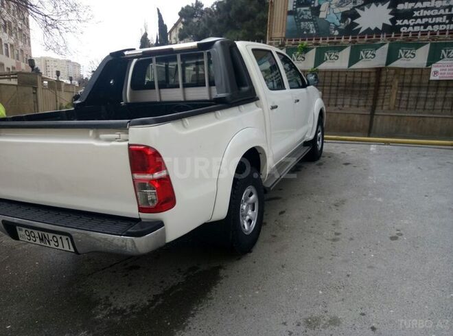 Toyota Hilux 2011, 180,000 km - 2.5 l - Bakı