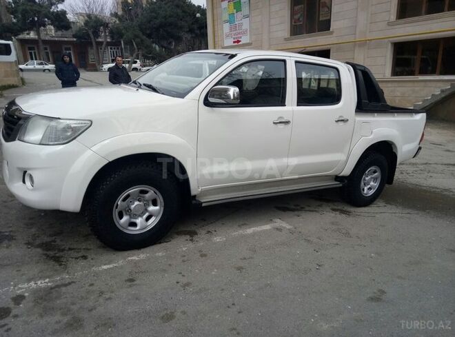 Toyota Hilux 2011, 180,000 km - 2.5 l - Bakı