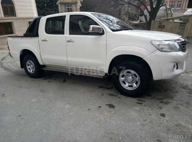 Toyota Hilux 2011, 180,000 km - 2.5 l - Bakı