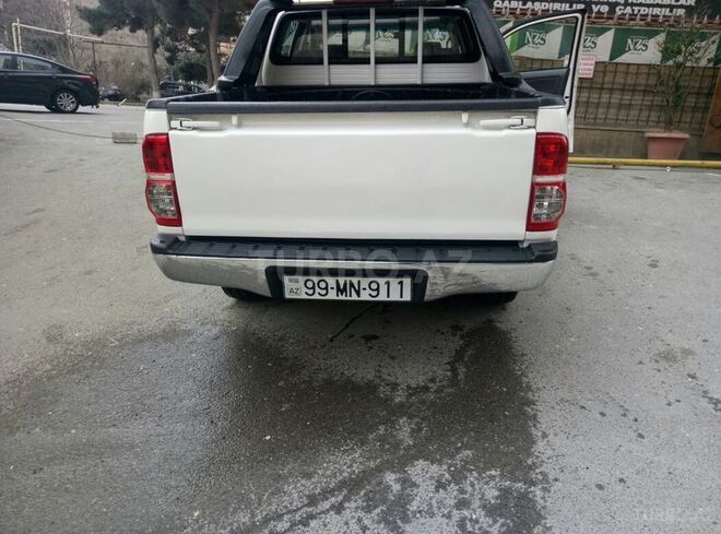 Toyota Hilux 2011, 180,000 km - 2.5 l - Bakı
