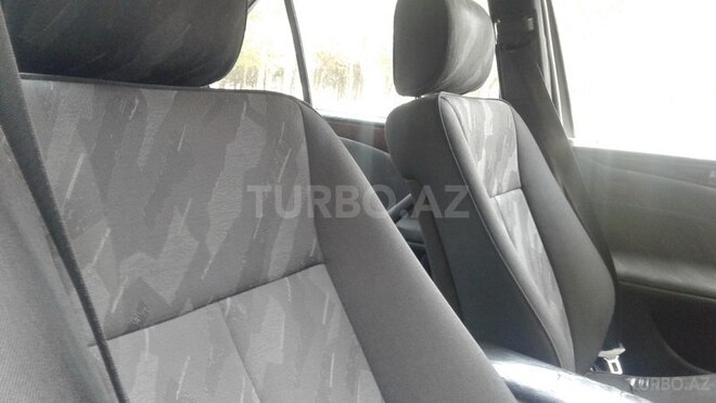 Mercedes E 220 2000, 328,524 km - 2.2 l - Sumqayıt