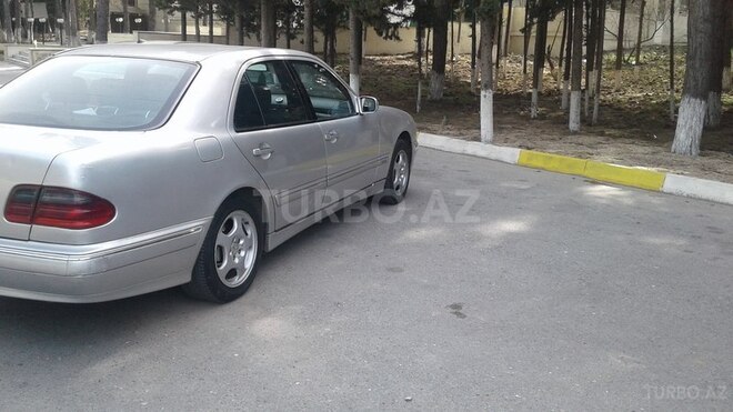 Mercedes E 220 2000, 328,524 km - 2.2 l - Sumqayıt