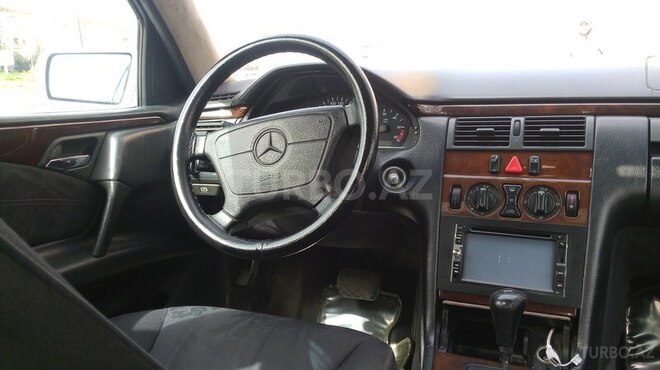 Mercedes E 230 1997, 280,000 km - 2.3 l - Bakı