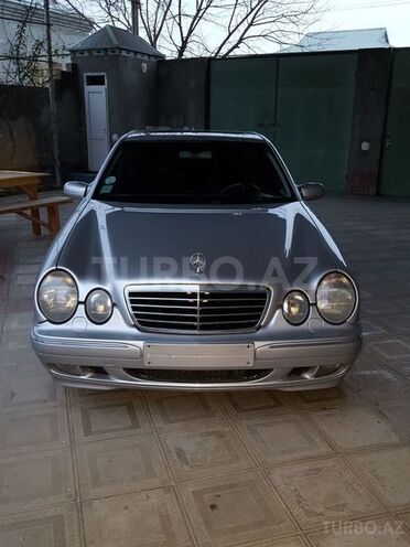 Mercedes E 200 2000, 265,000 km - 2.2 л - Yevlax