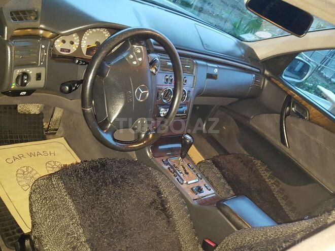 Mercedes E 200 2000, 265,000 km - 2.2 л - Yevlax