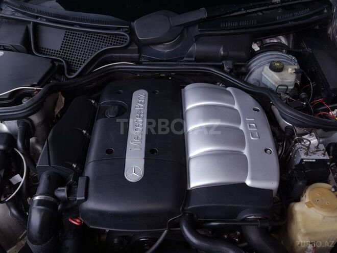 Mercedes E 200 2000, 265,000 km - 2.2 л - Yevlax